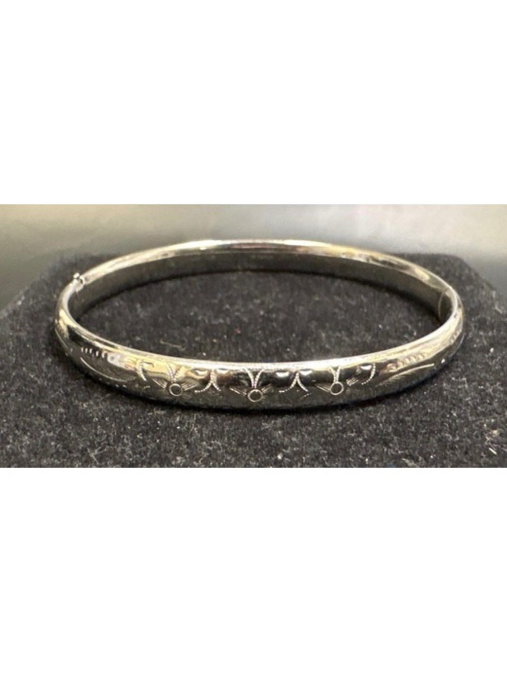 EUC VTG Silver-Plated Floral Bangle Bracelet 7"